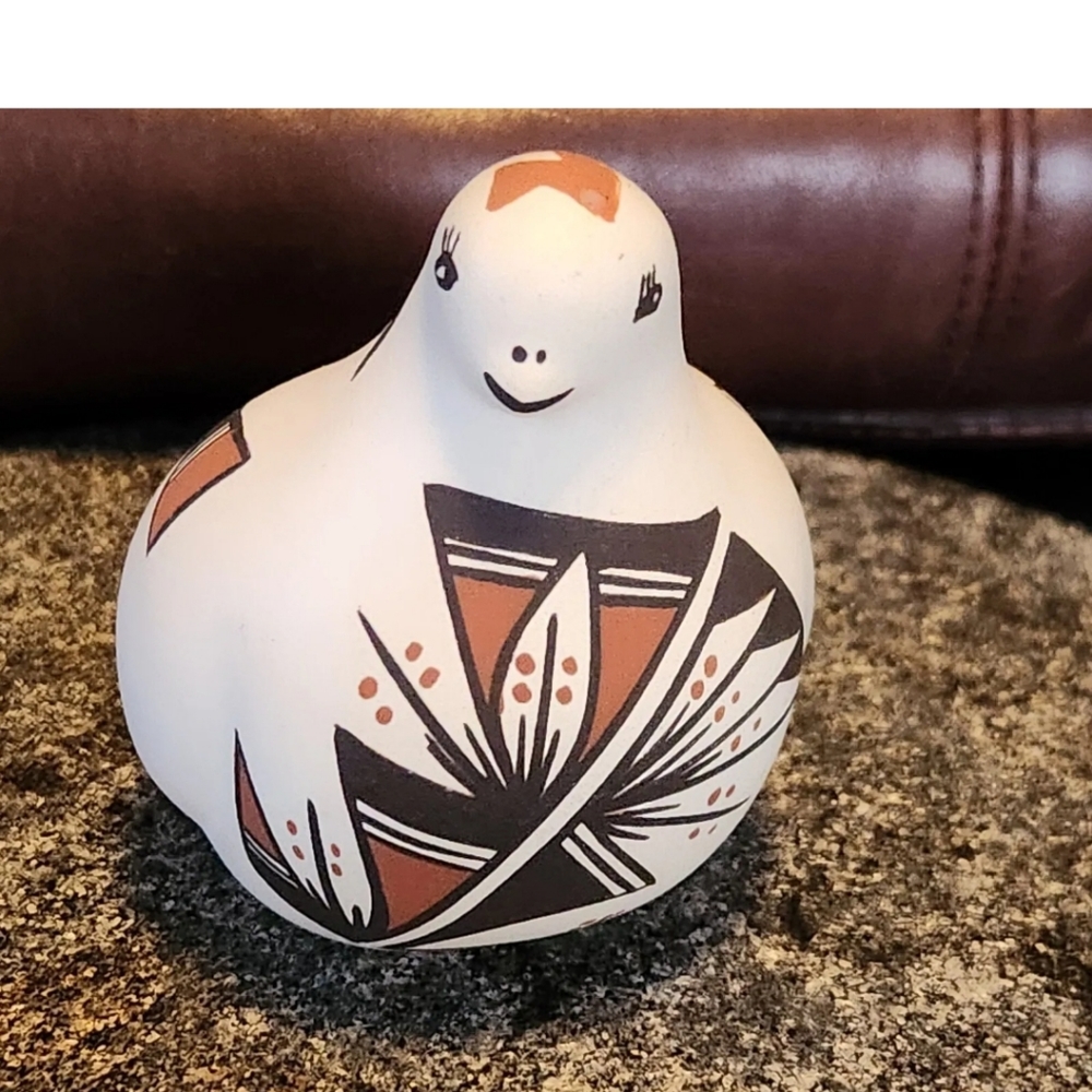 Native American  Acoma Pottery New Mexico Bird Signed V. Fryar